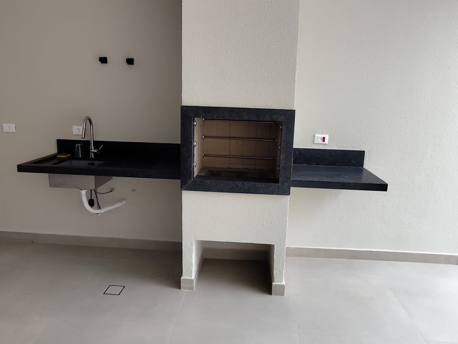 foto do anúncio Casa à venda no Jardim Chamonix, região Leste de Londrina/PR. Residência nova com 161m² de construção em terreno de 250m², pronta para morar!